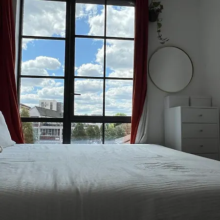 Bright 3 Bed In Hackney Wick Perfect For Families With Kids * Лондон
