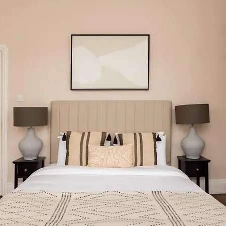 The Notting Hill Base - Charming 2bdr With Balcony * לונדון
