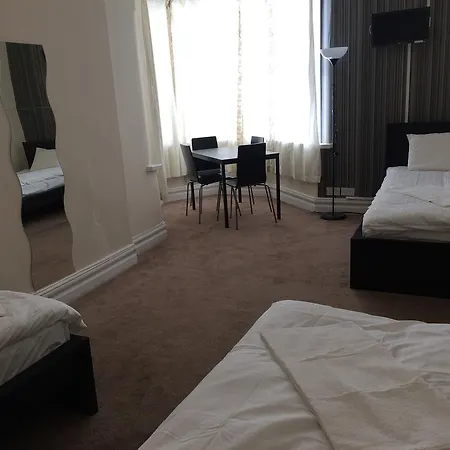 The Beehive 3*