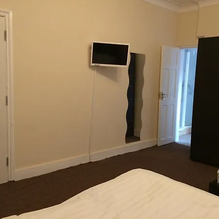 The Beehive 3*