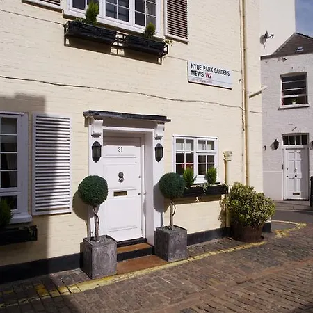 Hyde Park Gardens Mews *