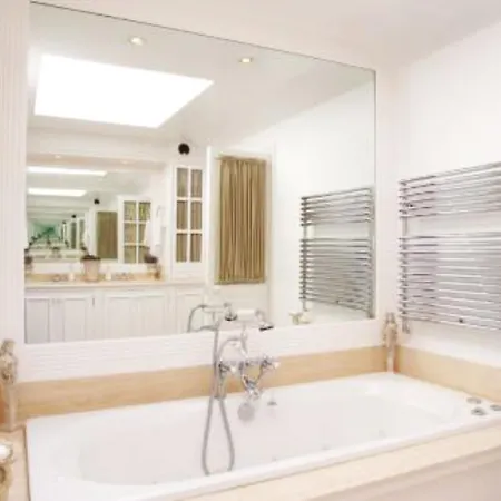 Hyde Park Gardens Mews Apartment London