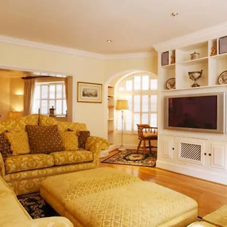 Hyde Park Gardens Mews Apartment