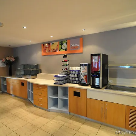 Express Park Royal By Ihg Hotel