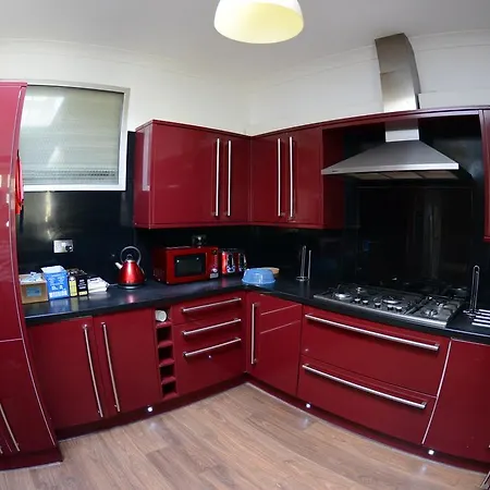 The Beehive 3*