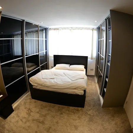 The Beehive 3*