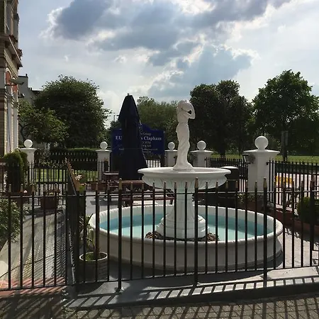 Hotel Clapham South Dudley London