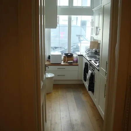 Апартаменты Luxury Holland Park, Sleeps 2, Free S'fast Wifi Лондон