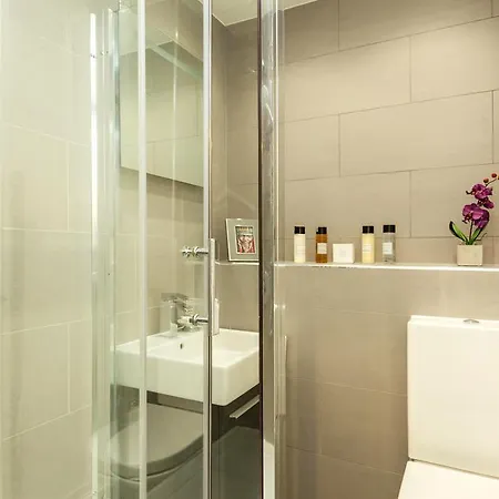 Covent Garden Oasis - 2 Bedrooms 2 Baths Apartment London