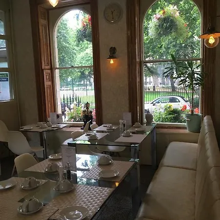 George Hotel 3*