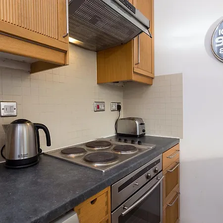 Bright And Spacious 1 Bedroom In The Heart Of Kensington