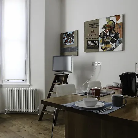 Finborough Apartment *