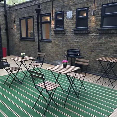 Apartment Spacious & Central Park Ground Floor Flat London