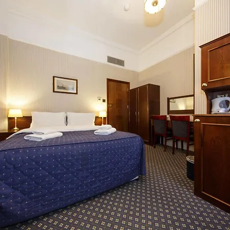 Regency House 3*