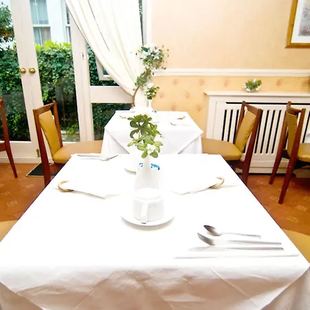 Maranton House Kensington Hotel London