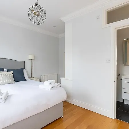 Joivy Stunning 3 Bed, 2 Bath House With Garden And Rooftop Terrace *