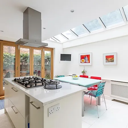 Apartament Joivy Stunning 3 Bed, 2 Bath House With Garden And Rooftop Terrace Londyn