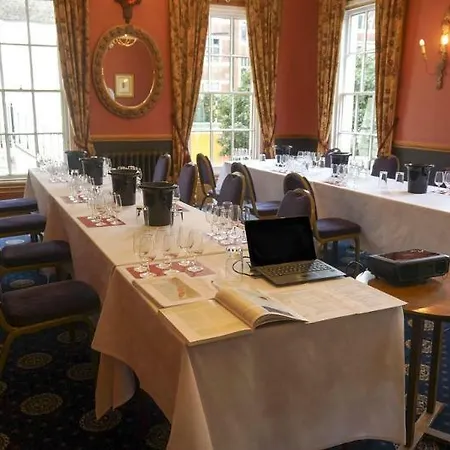 Royal Cambridge Hotel 3*