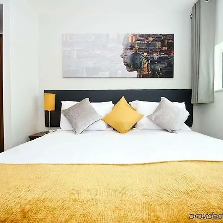 Staycity London Heathrow Apartahotel