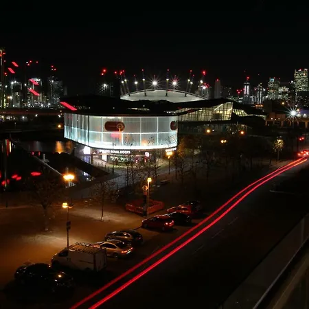 דירה Oxygen With Balcony And Thames River View Near Excel - Royal Victoria לונדון
