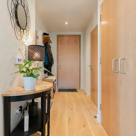 Slick In A Waterside West-london Development *
