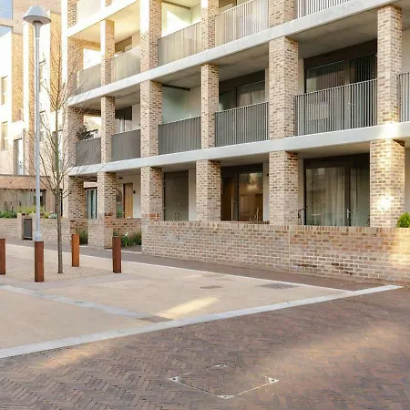 Slick In A Waterside West-london Development *