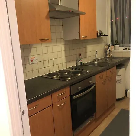 아파트 Splendid 2 Bedroom In Shepherd's Bush 런던
