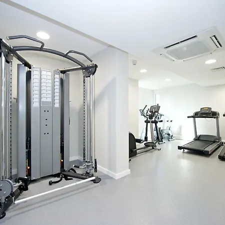 Staycity London Heathrow Apartahotel 4*