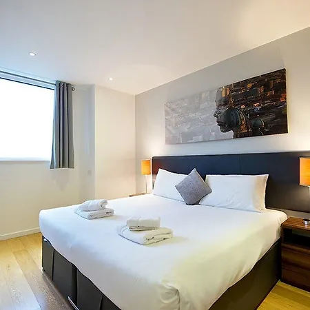 Staycity London Heathrow Apartahotel 4*