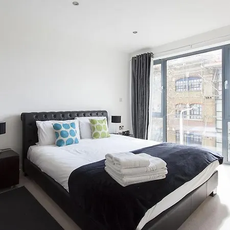 Apartment Bridge In Southwark *