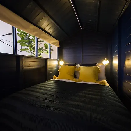 Shoreditch Loft W 100inch Cinema, Premium Mattress & Hammock, By The Design Traveller דירה לונדון