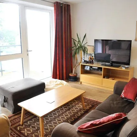 Wonderful, Bright Greenwich Sleeps 7 ! *