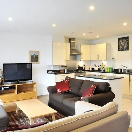 Wonderful, Bright Greenwich Sleeps 7 !