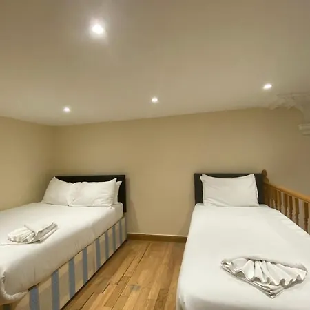 R12-b32-mezzanine Studio Near Hyde Park *