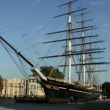 Wonderful, Bright Greenwich Sleeps 7 ! Holiday home
