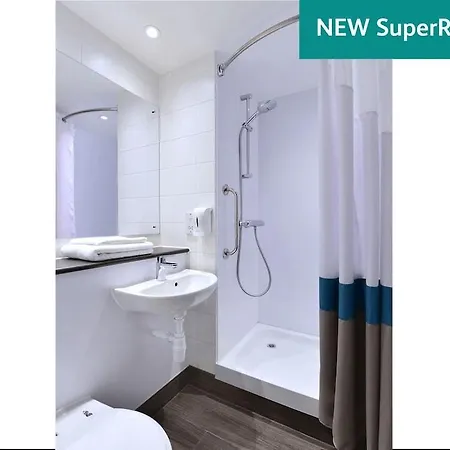 Travelodge Airport 3* London