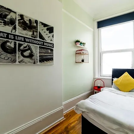 Hostel Book A Bed London