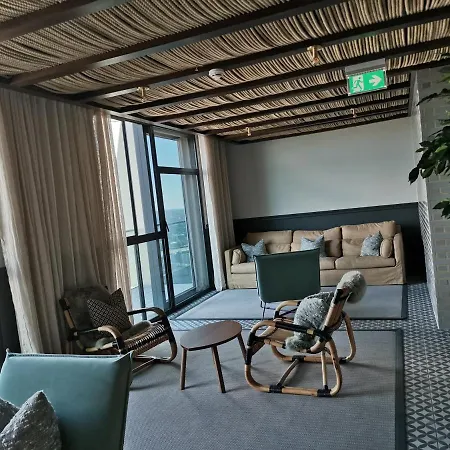 Charles Hope Canary Wharf South Quay Apartman London