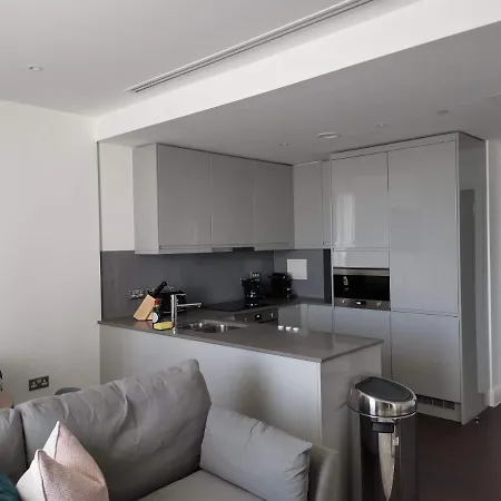 Charles Hope Canary Wharf South Quay Apartman