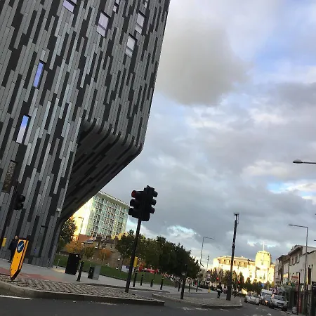 Residential Quarters, General Gordon Square 아파트