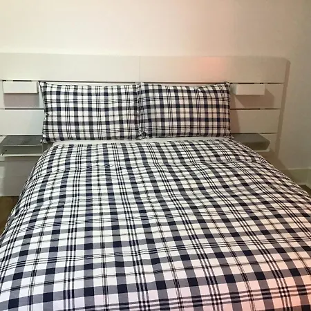 Residential Quarters, General Gordon Square 아파트