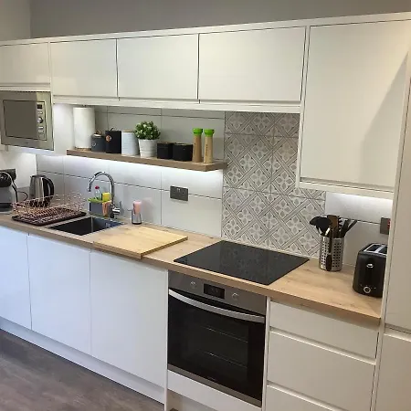Carolyn's Place * Ruislip