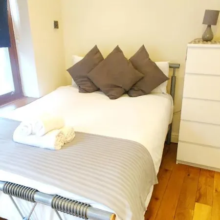 Homestay White's Row Resident