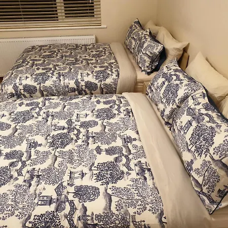 Luxury 3 Bedroom Flat 1min Walk From Underground, With Free Parking Sleeps X10 아파트 런던