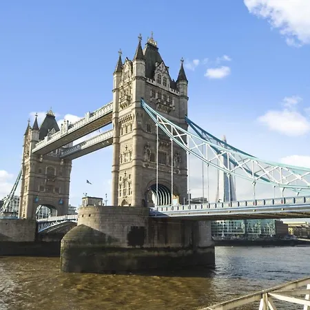 Modern 2 Bed By Tower Bridge Bridge
