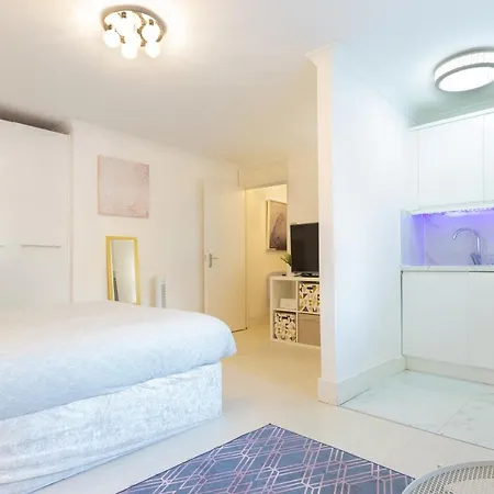 Modern Close To London