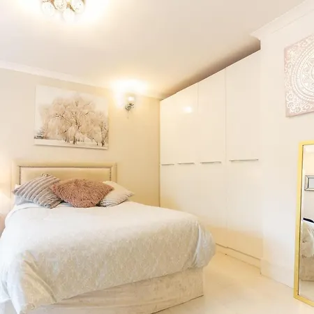Modern Close To Apartment