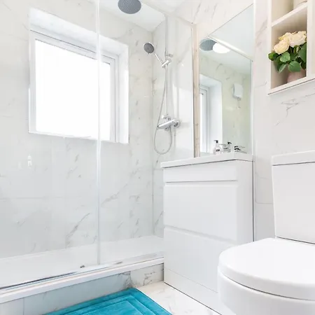 Modern Close To Apartment London