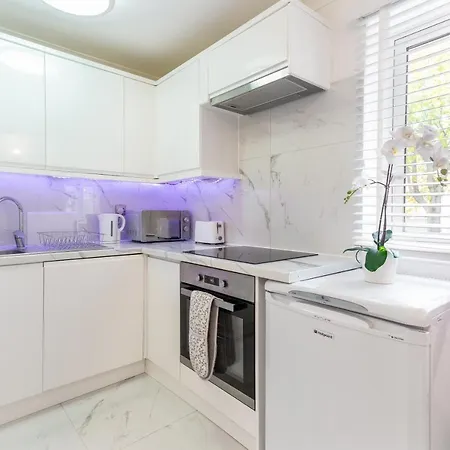 Apartment Modern Close To *