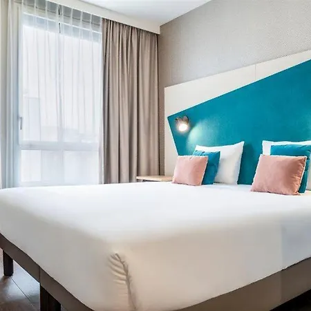 Apart Otel Adagio Stratford 4*
